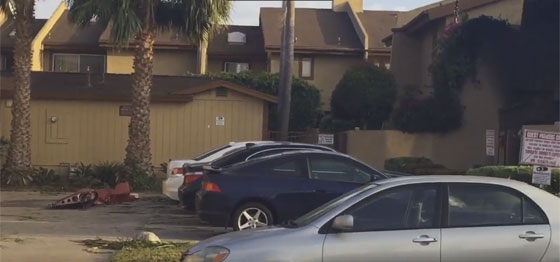 مصرع شخصين في اصطدام طائرة ببناية سكنية في كاليفورنيا صورة رقم 2