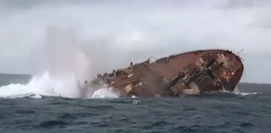  فيديو غريب.. لماذا يتم اغراق هذه السفن الضخمة بشكل متعمد؟ صورة رقم 3