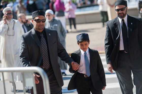 مايك تايسون وويل سميث يحملان نعش محمد علي بناء على وصيته صورة رقم 4