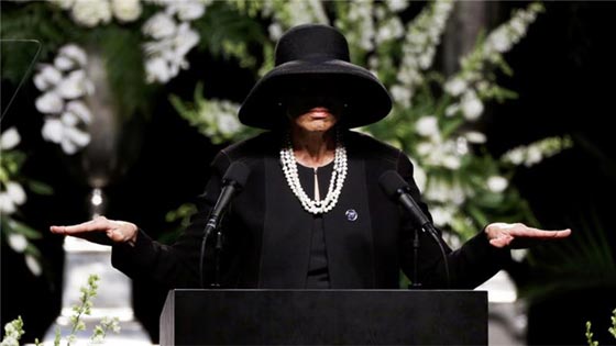 مايك تايسون وويل سميث يحملان نعش محمد علي بناء على وصيته صورة رقم 18