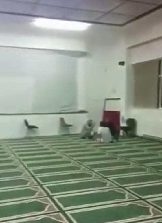 انجلترا: تحويل مرقص الى مسجد على يد سيدة كويتية صورة رقم 2 انجلترا: تحويل مرقص الى مسجد على يد سيدة كويتية صورة رقم 2