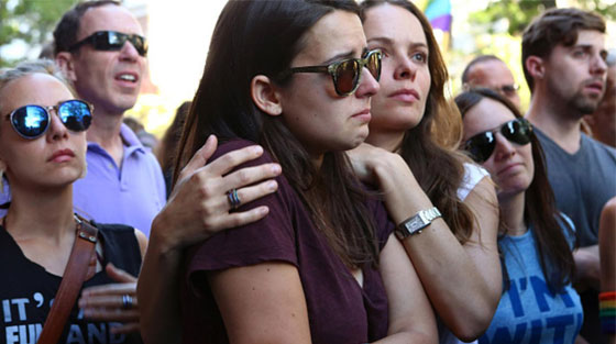 العالم يقف دقيقة صمت وحداد على ضحايا مجزرة اورلاندو صورة رقم 2 العالم يقف دقيقة صمت وحداد على ضحايا مجزرة اورلاندو صورة رقم 2