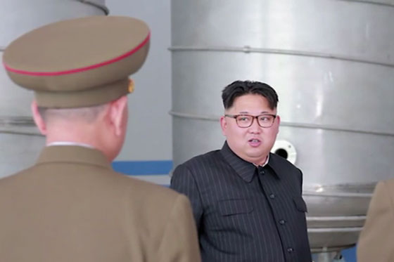 كوريا الشمالية تكرس جهودا لمكافحة التدخين وزعيمها يحمل سيجارة صورة رقم 3 كوريا الشمالية تكرس جهودا لمكافحة التدخين وزعيمها يحمل سيجارة صورة رقم 3