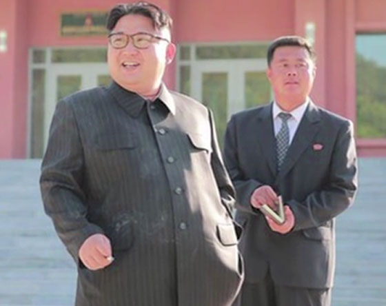 كوريا الشمالية تكرس جهودا لمكافحة التدخين وزعيمها يحمل سيجارة صورة رقم 1 كوريا الشمالية تكرس جهودا لمكافحة التدخين وزعيمها يحمل سيجارة صورة رقم 1