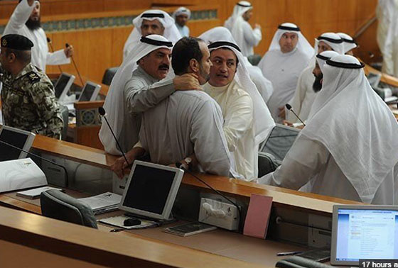 جلسة مجلس الامة الكويتي تنتهي بمعركة وتراشق بالنعال صورة رقم 7 جلسة مجلس الامة الكويتي تنتهي بمعركة وتراشق بالنعال صورة رقم 7