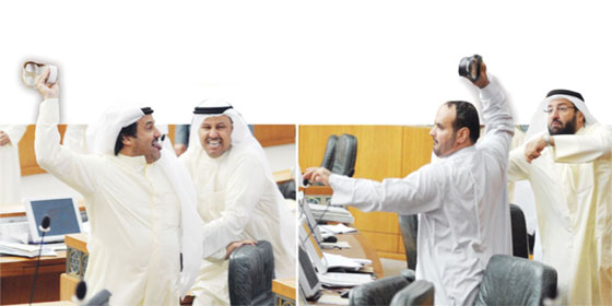 جلسة مجلس الامة الكويتي تنتهي بمعركة وتراشق بالنعال صورة رقم 2 جلسة مجلس الامة الكويتي تنتهي بمعركة وتراشق بالنعال صورة رقم 2