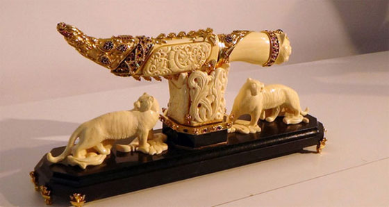 العثور على خنجر القذافي الثمين وسعودي كاد يشتريه بـ10 ملايين دولار صورة رقم 2 العثور على خنجر القذافي الثمين وسعودي كاد يشتريه بـ10 ملايين دولار صورة رقم 2