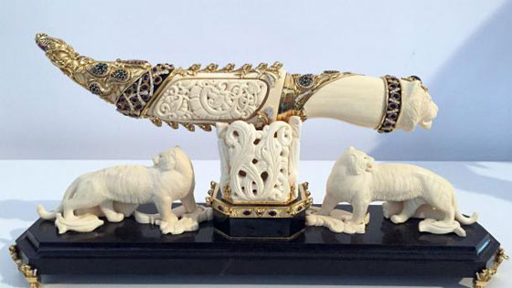 العثور على خنجر القذافي الثمين وسعودي كاد يشتريه بـ10 ملايين دولار صورة رقم 1 العثور على خنجر القذافي الثمين وسعودي كاد يشتريه بـ10 ملايين دولار صورة رقم 1