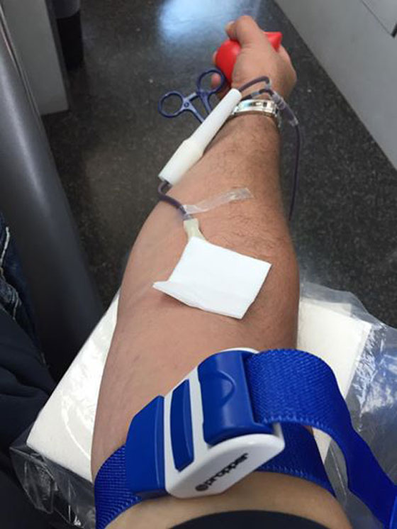 مسلمون امريكيون يهبّون للتبرع بالدم لجرحى مجزرة اورلاندو صورة رقم 3 مسلمون امريكيون يهبّون للتبرع بالدم لجرحى مجزرة اورلاندو صورة رقم 3