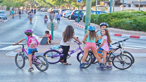 اسرائيل: منع الفتيات من ركوب الدراجات الهوائية بامر حاخامي!! صورة رقم 2