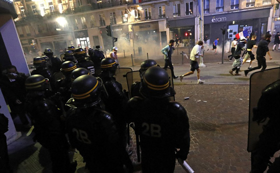شغب انكليزي في فرنسا يسفر عن اصابات واعتقالات بالعشرات صورة رقم 1