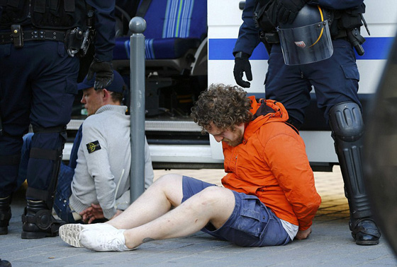 شغب انكليزي في فرنسا يسفر عن اصابات واعتقالات بالعشرات صورة رقم 11