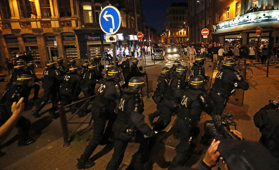 شغب انكليزي في فرنسا يسفر عن اصابات واعتقالات بالعشرات صورة رقم 13