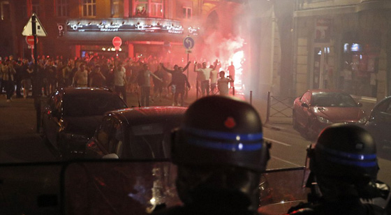 شغب انكليزي في فرنسا يسفر عن اصابات واعتقالات بالعشرات صورة رقم 14