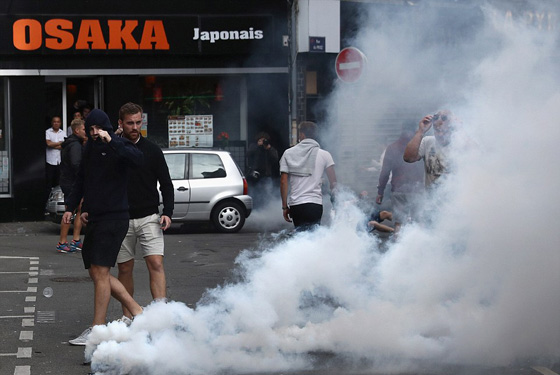 شغب انكليزي في فرنسا يسفر عن اصابات واعتقالات بالعشرات صورة رقم 18