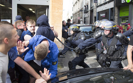 شغب انكليزي في فرنسا يسفر عن اصابات واعتقالات بالعشرات صورة رقم 22