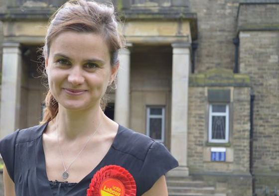 وفاة النائب جو كوكس بعد الاعتداء عليها تصدم البريطانيين صورة رقم 3