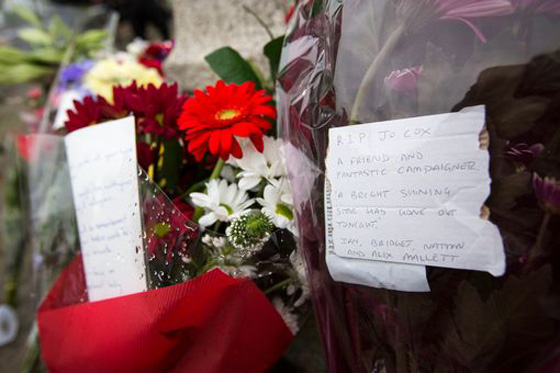 وفاة النائب جو كوكس بعد الاعتداء عليها تصدم البريطانيين صورة رقم 9