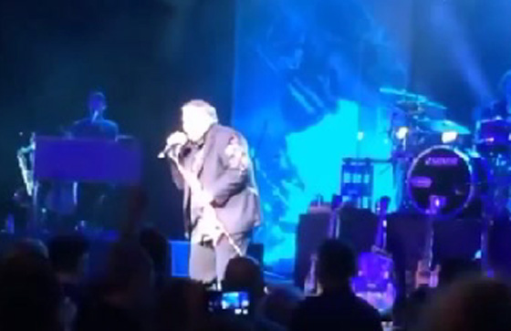 شاهد كيف انهار مغني الروك ميت لوف على خشبة المسرح صورة رقم 1