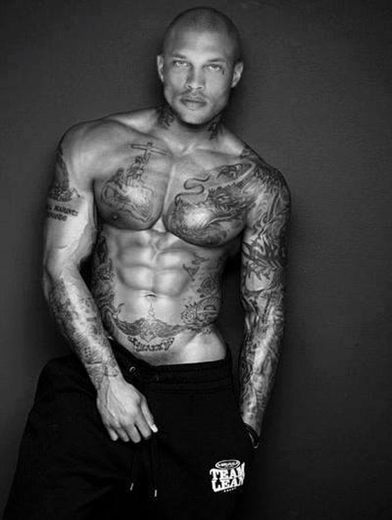 صور المجرم الوسيم عارض الازياء بعد اطلاق سراحه صورة رقم 5