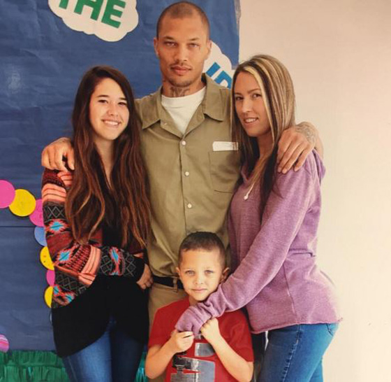 صور المجرم الوسيم عارض الازياء بعد اطلاق سراحه صورة رقم 8