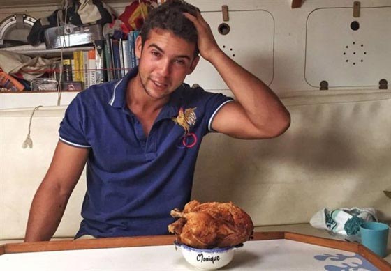 شاب بريطاني يبحر حول العالم ومعه دجاجته.. شاهد الصور صورة رقم 16
