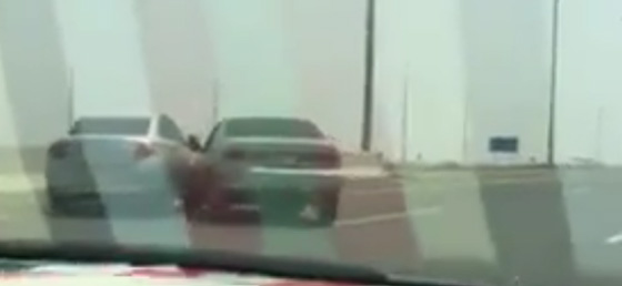  فيديو غلاظة سائق حاول اعتراض طريق مركبة تسببت بحادث صورة رقم 1