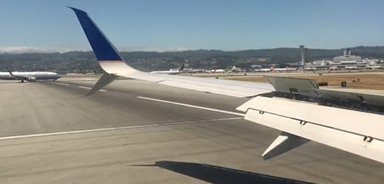  فيديو مثير يظهر هبوطا متوازيا بنفس اللحظة لطائرتين على مدرجين صورة رقم 2