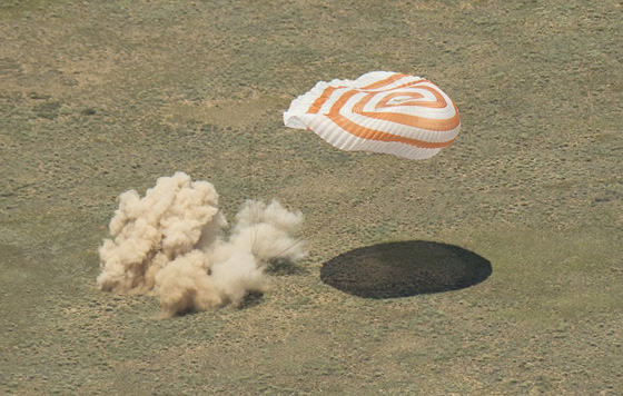 شارك رواد الفضاء بفرحة الرجوع الى الارض بعد 6 اشهر.. فيديو رائع صورة رقم 1