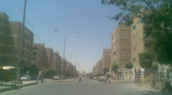 فيديو غريب.. هل يعلن ظهور عملاقين قرب الاهرامات عودة الالهة؟ صورة رقم 2