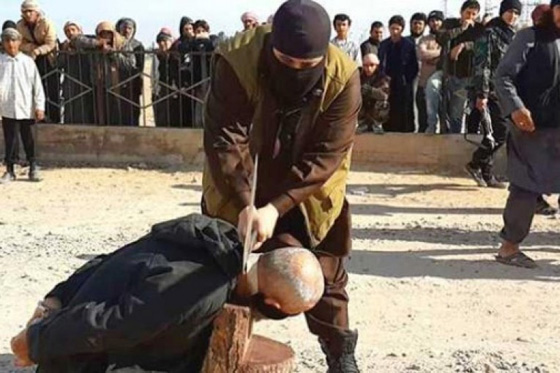 ليبيا: شاب يصرخ بجلاديه الدواعش اسمي سيبقى زمنا اطول من اسمائكم صورة رقم 3