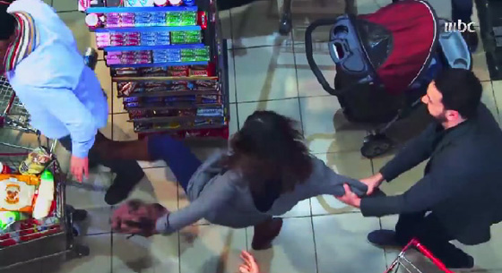 اكثر من مليون مشاهدة لفتاة تضرب رجلا اعتدى على زوجته صورة رقم 9