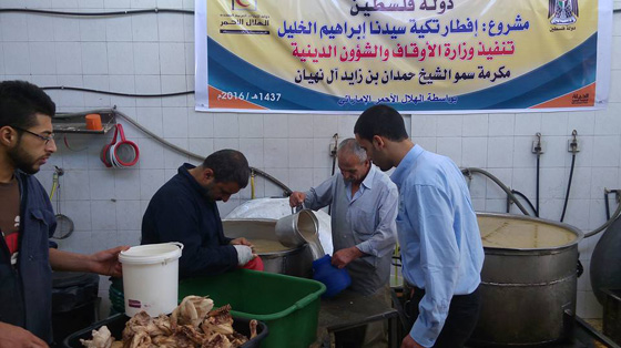 التكية الابراهيمية.. تقدم لفقراء الخليل اكثر من 6 آلاف افطارا يوميا صورة رقم 10