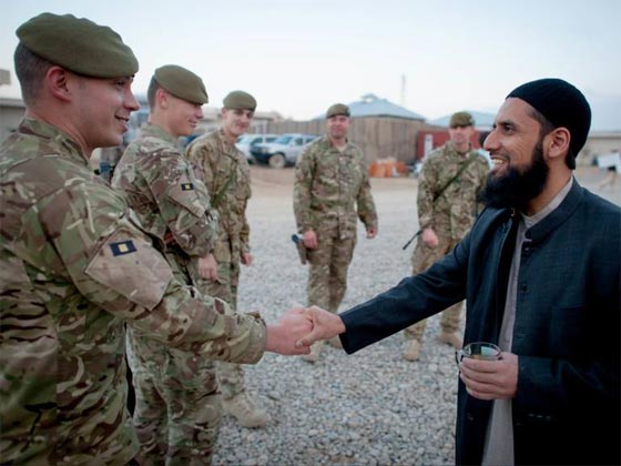 الجيش البريطاني يمنح جنوده المسلمين كافة طقوسهم الشرعية صورة رقم 1