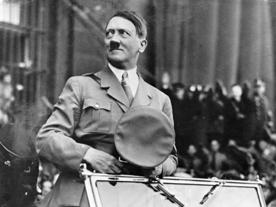 مجهول يدفع 700 الف دولار ثمن سترة ومقتنيات هتلر ويغضب اليهود صورة رقم 1 مجهول يدفع 700 الف دولار ثمن سترة ومقتنيات هتلر ويغضب اليهود صورة رقم 1