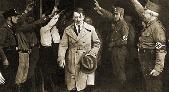 مجهول يدفع 700 الف دولار ثمن سترة ومقتنيات هتلر ويغضب اليهود صورة رقم 6 مجهول يدفع 700 الف دولار ثمن سترة ومقتنيات هتلر ويغضب اليهود صورة رقم 6