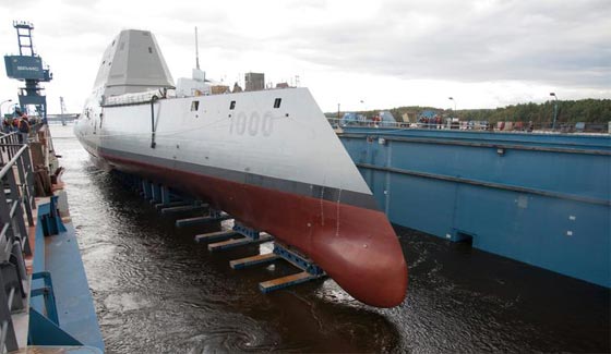 البحرية الامريكية تعرض المدمرة الشبح تكريما لضابط قتل في العراق صورة رقم 2