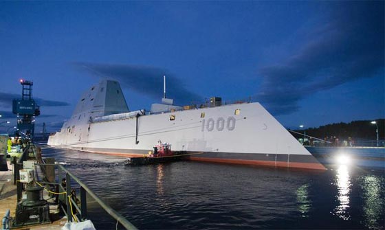 البحرية الامريكية تعرض المدمرة الشبح تكريما لضابط قتل في العراق صورة رقم 4