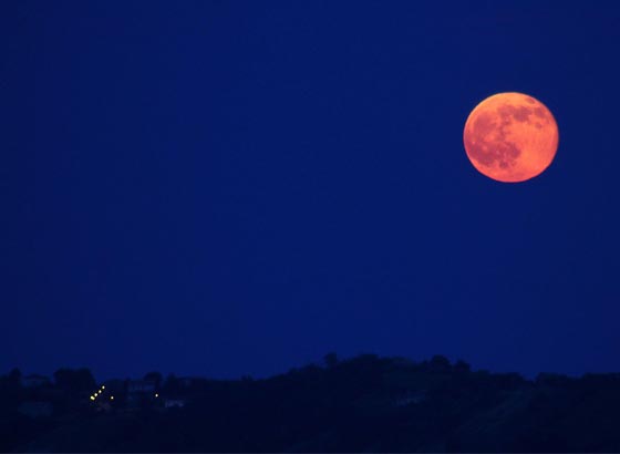 اكتمال البدر مع بدء الصيف ظاهرتان فلكيتان كارثيتان على العرب صورة رقم 5