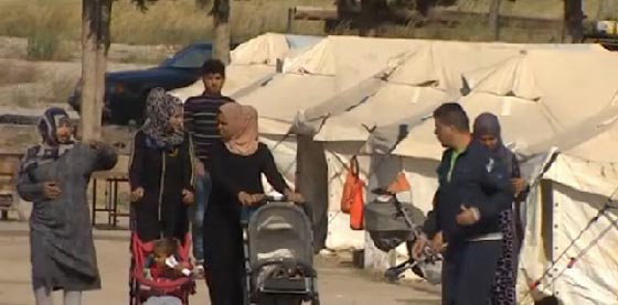 رسومات تحكي قصص اللاجئين في مخيمات اليونان بالصوت والصورة صورة رقم 3