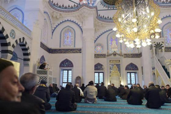 مدينة مونهايم الالمانية تهب المسلمين ارضا مجانية لبناء مسجد صورة رقم 2