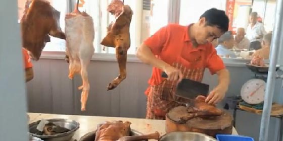  فيديو صادم.. مهرجان اكل الكلاب في الصين يفجر غضبا عالميا صورة رقم 2