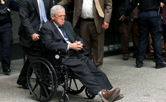 عمل فاضح يزج برئيس مجلس النواب الامريكي في السجن صورة رقم 3 عمل فاضح يزج برئيس مجلس النواب الامريكي في السجن صورة رقم 3