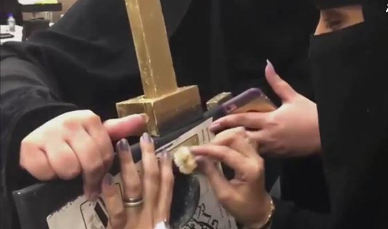 المبصرون ينبهرون بكفيفة من ارض العرب.. شاهد الفيديو صورة رقم 5