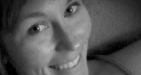 سكة حديد مزدحمة تشهد سيلفي غبيا لمراهقتين متهورتين صورة رقم 5