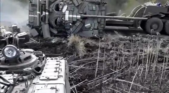 خطأ عسكري يؤدي لانقلاب دبابة.. شاهد الفيديو صورة رقم 3