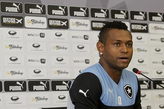 اعتقال لاعب برازيلي اغتصب 3 فتيات قاصرات تحت تأثير الكحول صورة رقم 4 اعتقال لاعب برازيلي اغتصب 3 فتيات قاصرات تحت تأثير الكحول صورة رقم 4