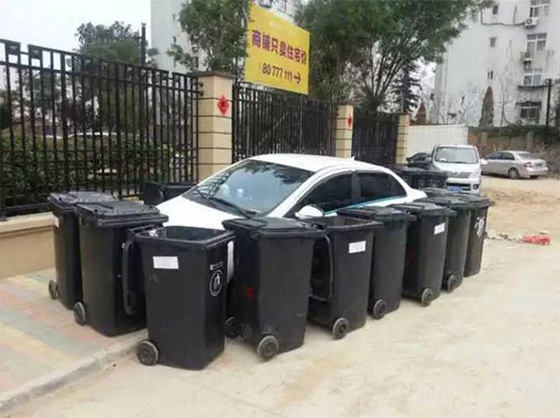  ماذا حدث لسائق ركن سيارته في مكان ممنوع الوقوف فيه؟ صور صورة رقم 2