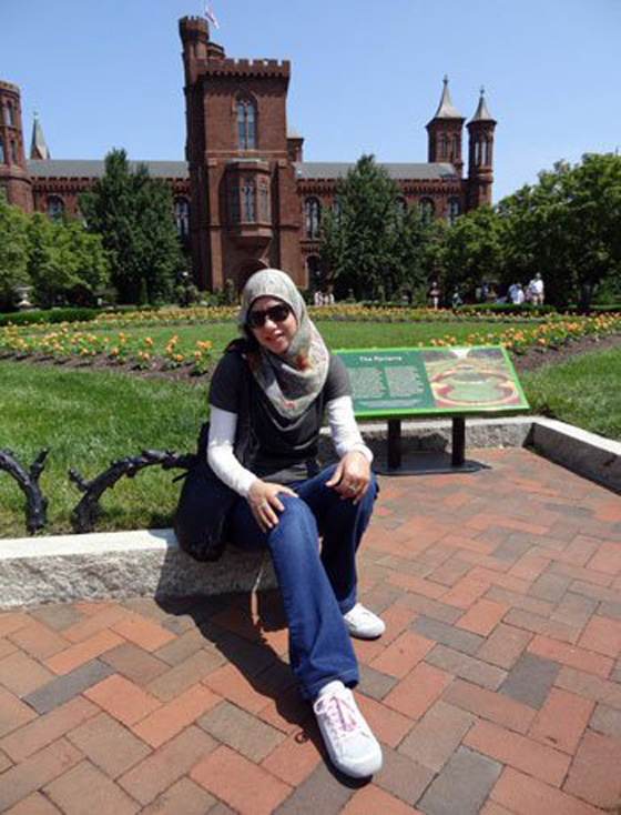 من هي الفتاة المصرية التي جلست بين اوباما وزوكربرغ في قمة للاعمال؟ صورة رقم 4