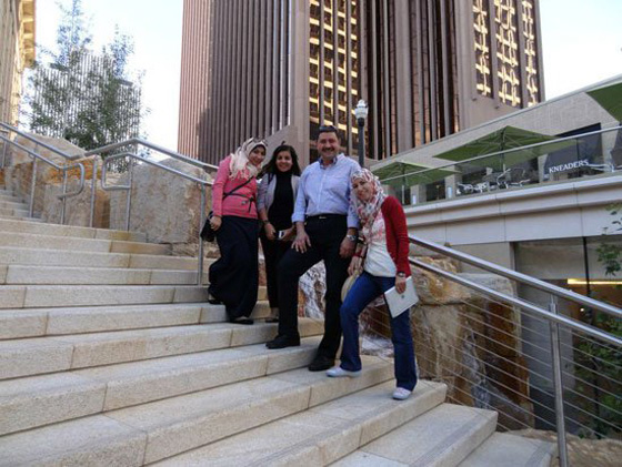 من هي الفتاة المصرية التي جلست بين اوباما وزوكربرغ في قمة للاعمال؟ صورة رقم 11